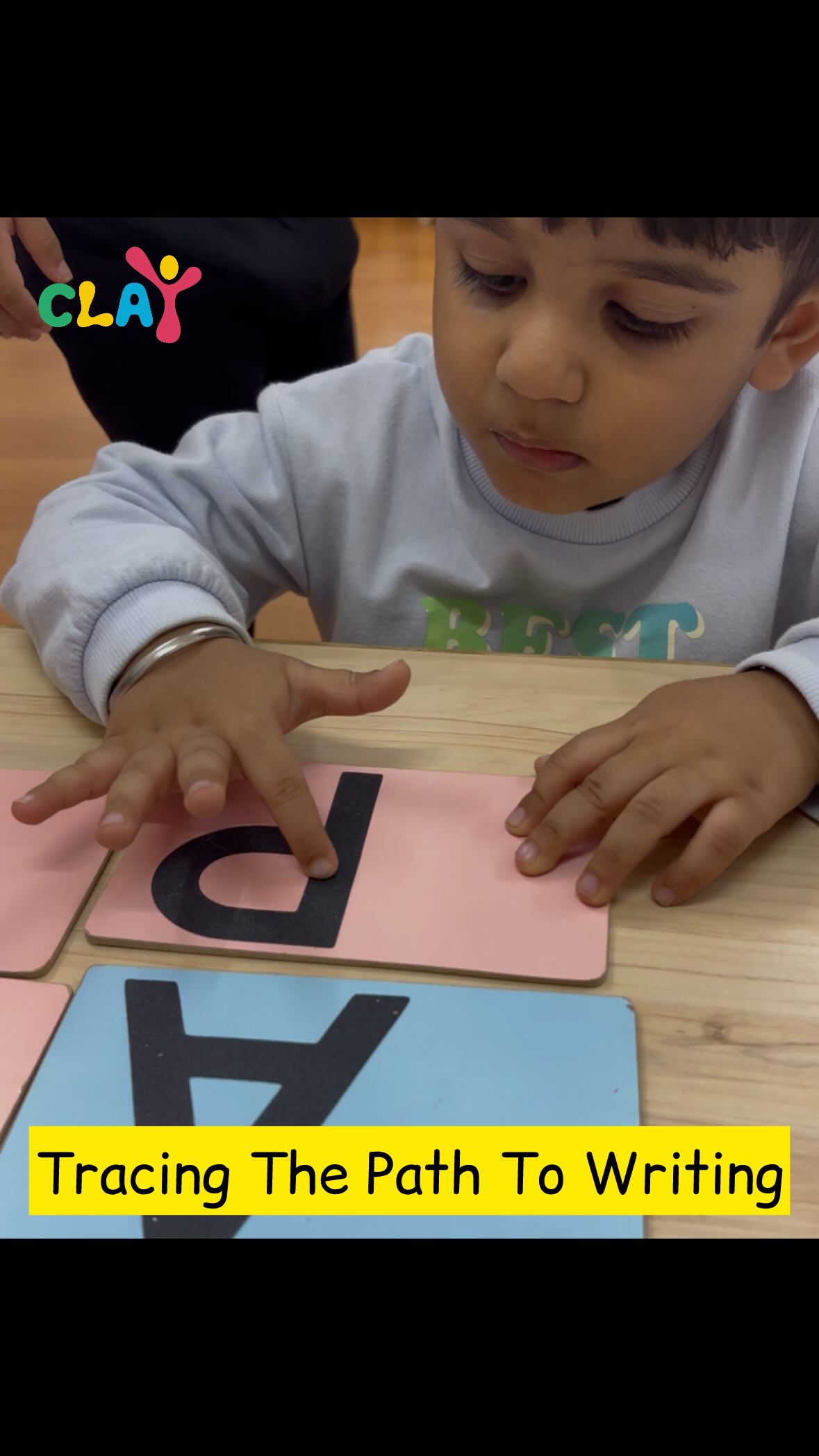 At Clay Montessori, every journey into writing begins with the gentle touch of a child’s hand tracing a sandpaper letter. 🌿
This simple yet powerful activity helps children connect the sound of each letter with its shape, building muscle memory, coordination, and phonetic awareness.
Through repetition and exploration, they develop the foundation for confident and joyful writing! 💫

#MontessoriMagic #EarlyWritingSkills #Claymontessori #MontessoriEducation #MontessoriLearning #MontessoriAtHome #MontessoriIndia #MontessoriMaterials #SandpaperLetters #PreWritingSkills #EarlyLiteracy #PhonicsLearning #LearningThroughTouch #MontessoriToddler #MontessoriPreschool #HandsOnLearning #MontessoriActivities #MontessoriJourney #mumbai #matunga #dadar #sion #parel #wadala #montessoripreschool [Montessori sandpaper letters, early writing skills, Montessori pre-writing activities, phonetic learning in Montessori, sensory learning, Montessori literacy, Montessori materials for toddlers, Montessori preschool India, tracing letters Montessori, Montessori language development]